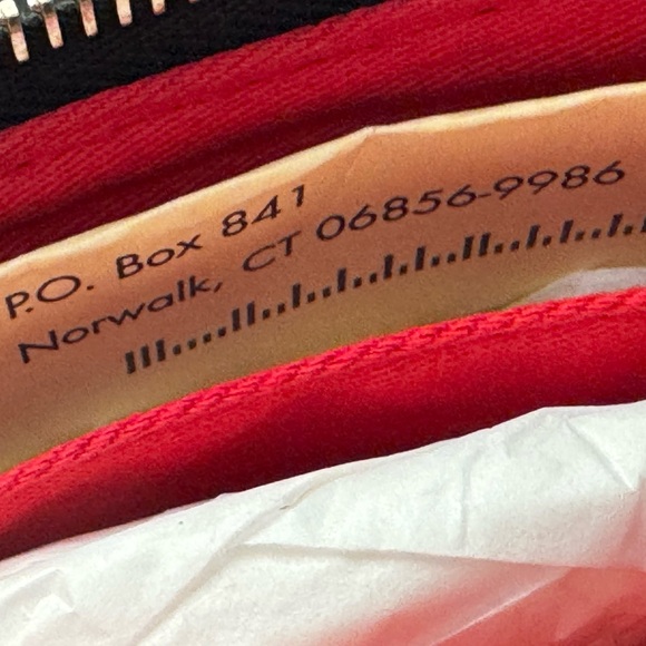 NWT.   Disney Dooney & Bourke Wristlet - Picture 11 of 11